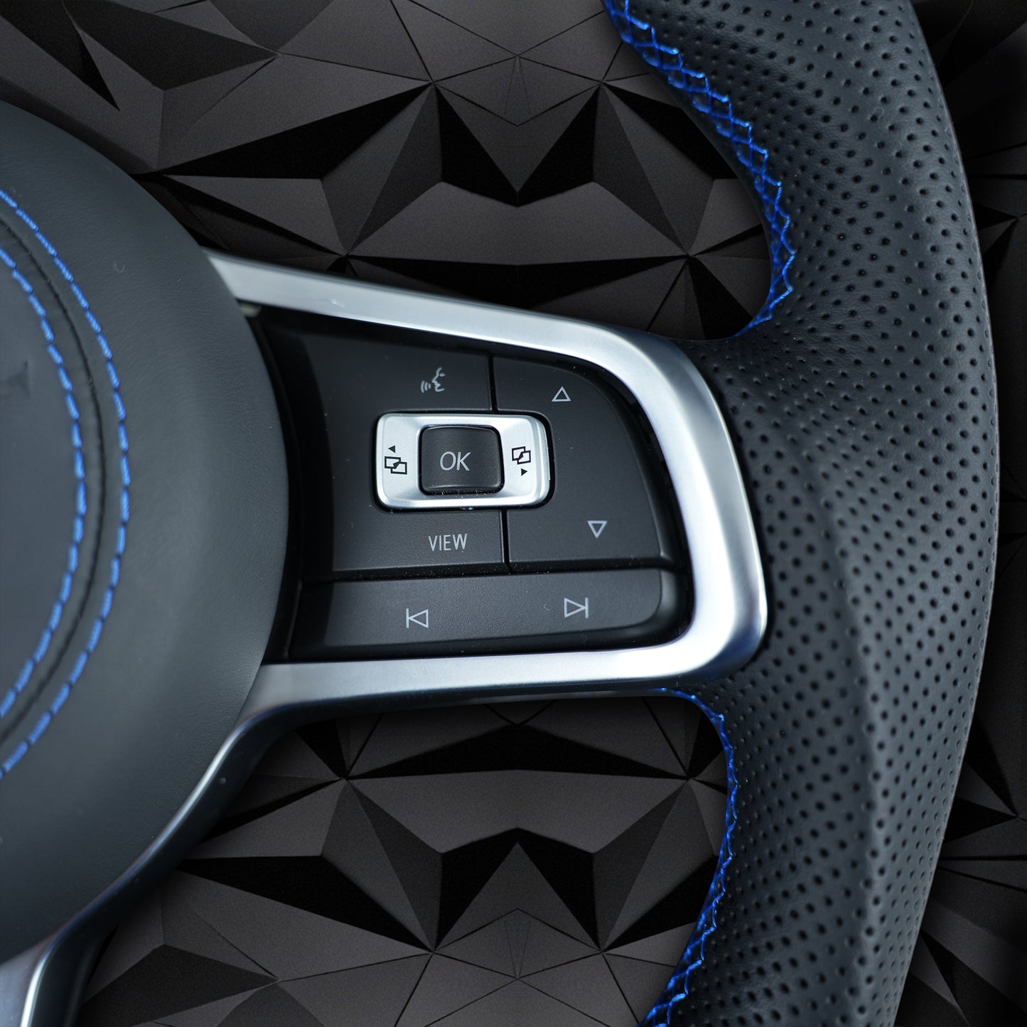 Carbon Fiber Steering Wheel leather For VW Golf 7 7.5 GTI GTD GTE R 2013-2020 Polo GTI Tiguan Passat DSG